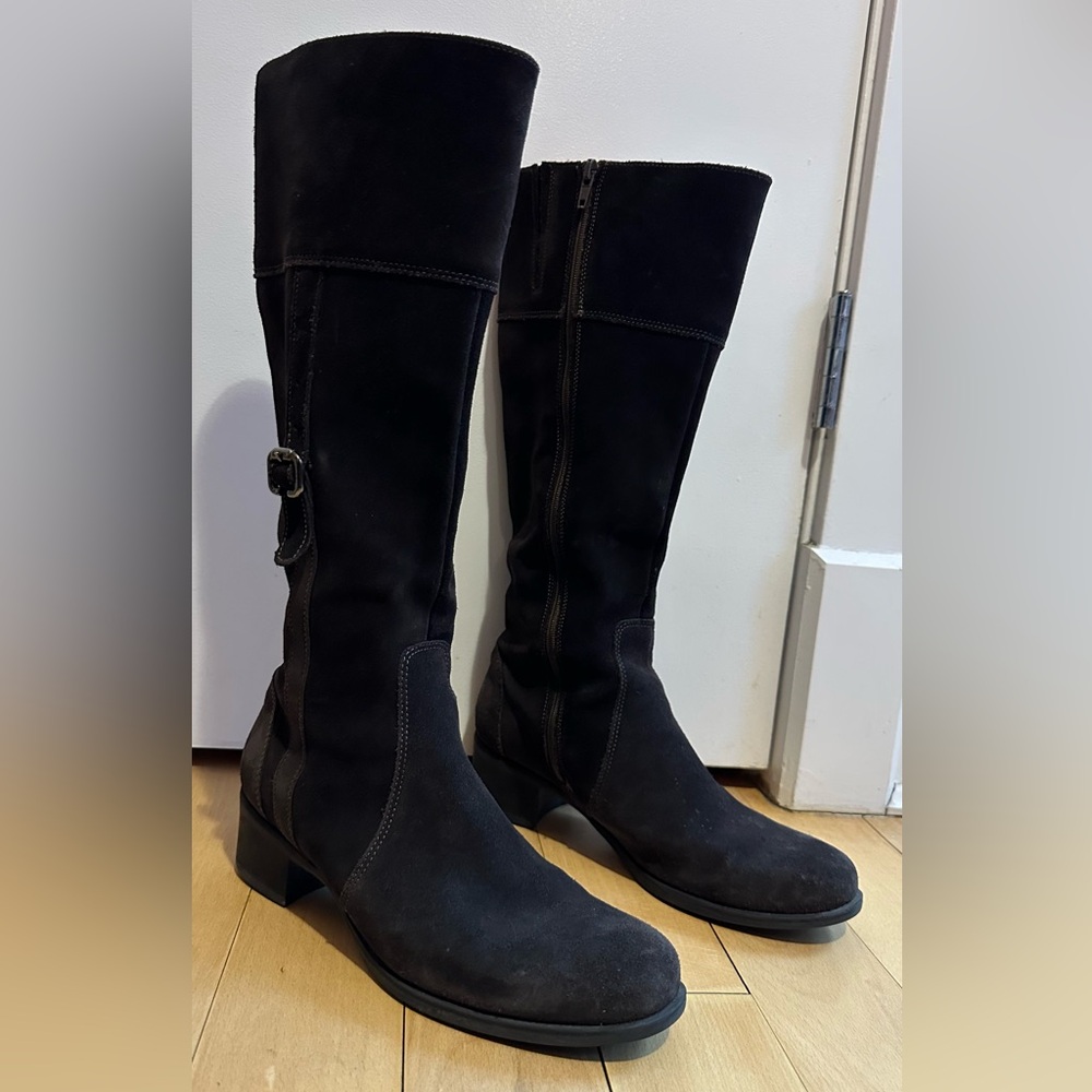 La Canadienne Brown Suede Knee-High Waterproof Boots - Picture 4 of 12